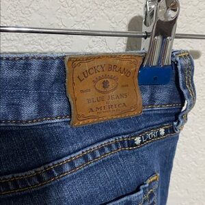Lucky 🍀 Lola straight jeans sz 6/28 reg. These are super cute🤩